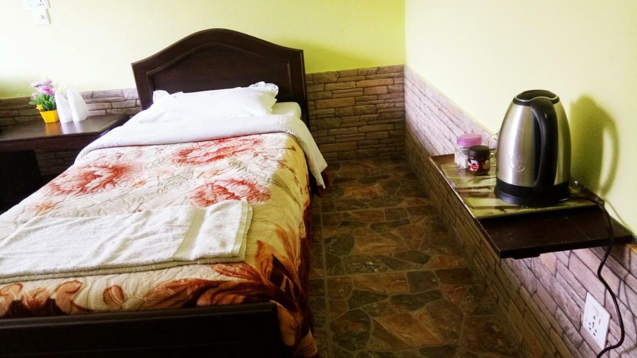 New Pokhara Lodge - Pokhara Lakeside Экстерьер фото